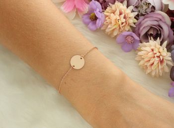 Bransoletka celebrytka ze srebra 925 z różowym pozłacaniem, zdobiona okrągłą blaszką (1,1 cm). Długość 18 + 2 cm. Subtelna i stylowa – idealna na prezent.2.jpg
